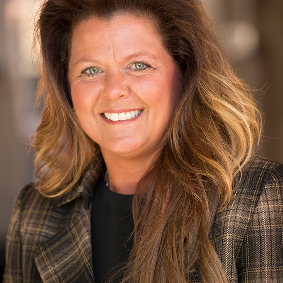 Meet your Posher, Linda - Picture 2 of 3